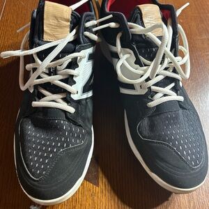 New Balance Men's Black and White Data Driven Platform Size 11 Baseball Cleats